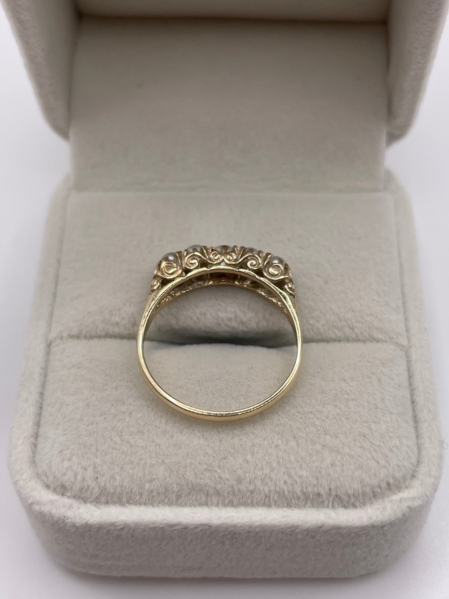9ct gold pearl ring