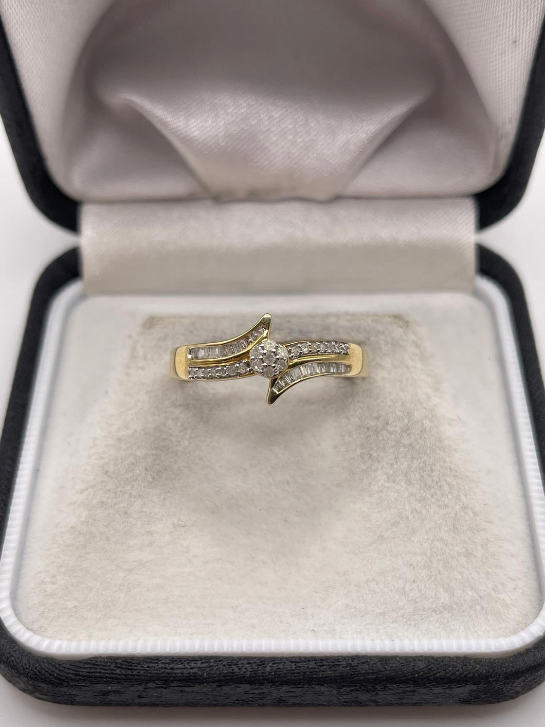 9ct gold diamond ring