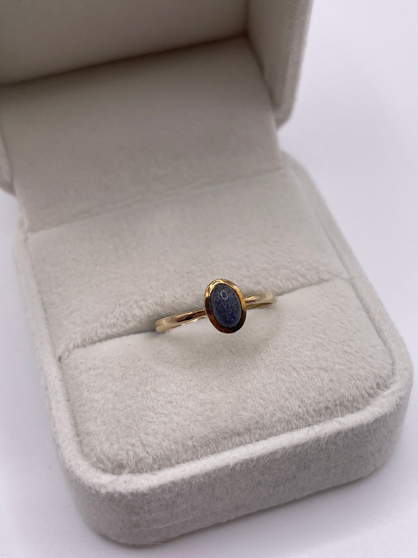 9ct gold sodalite ring
