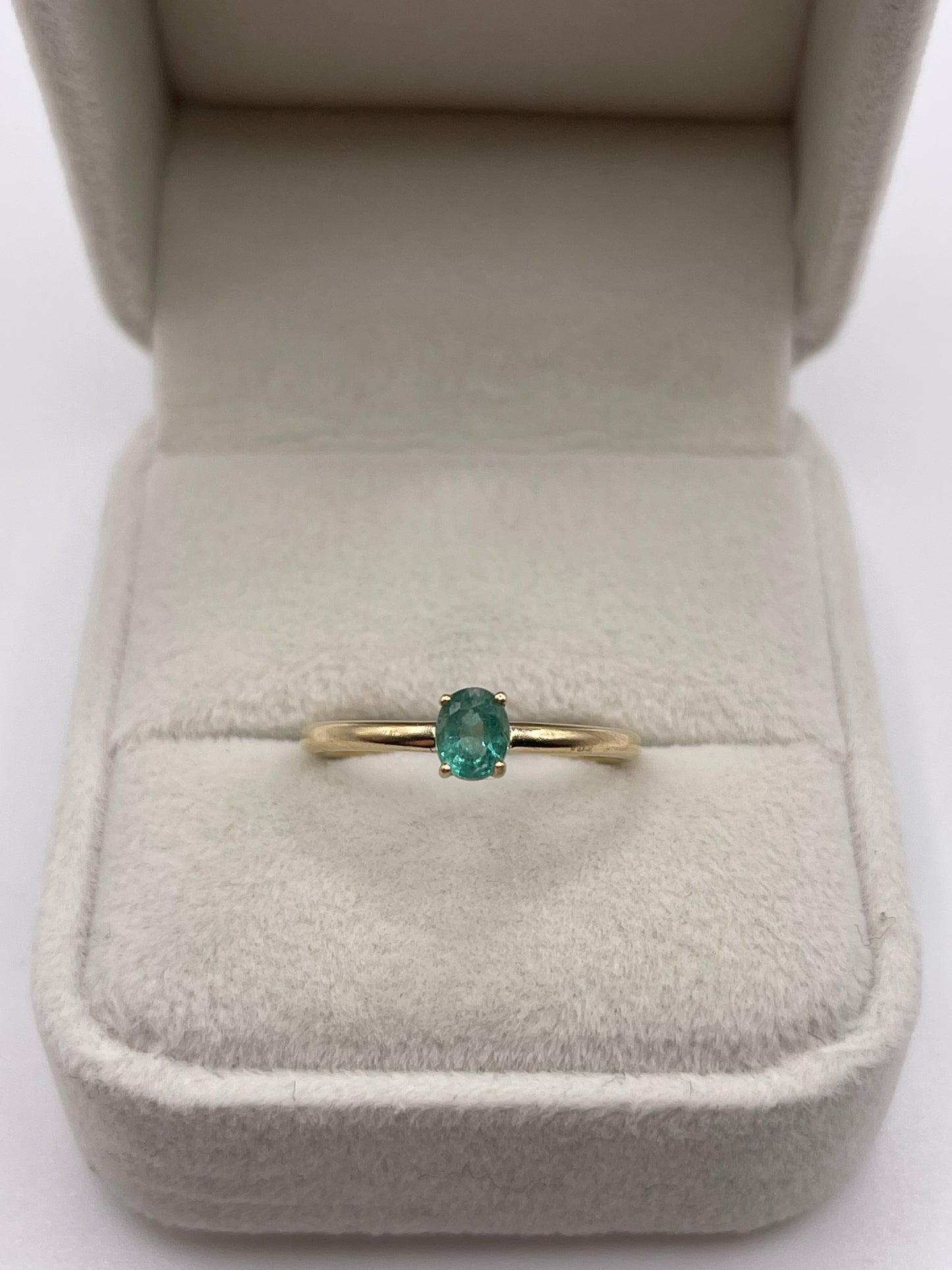 9ct gold emerald ring