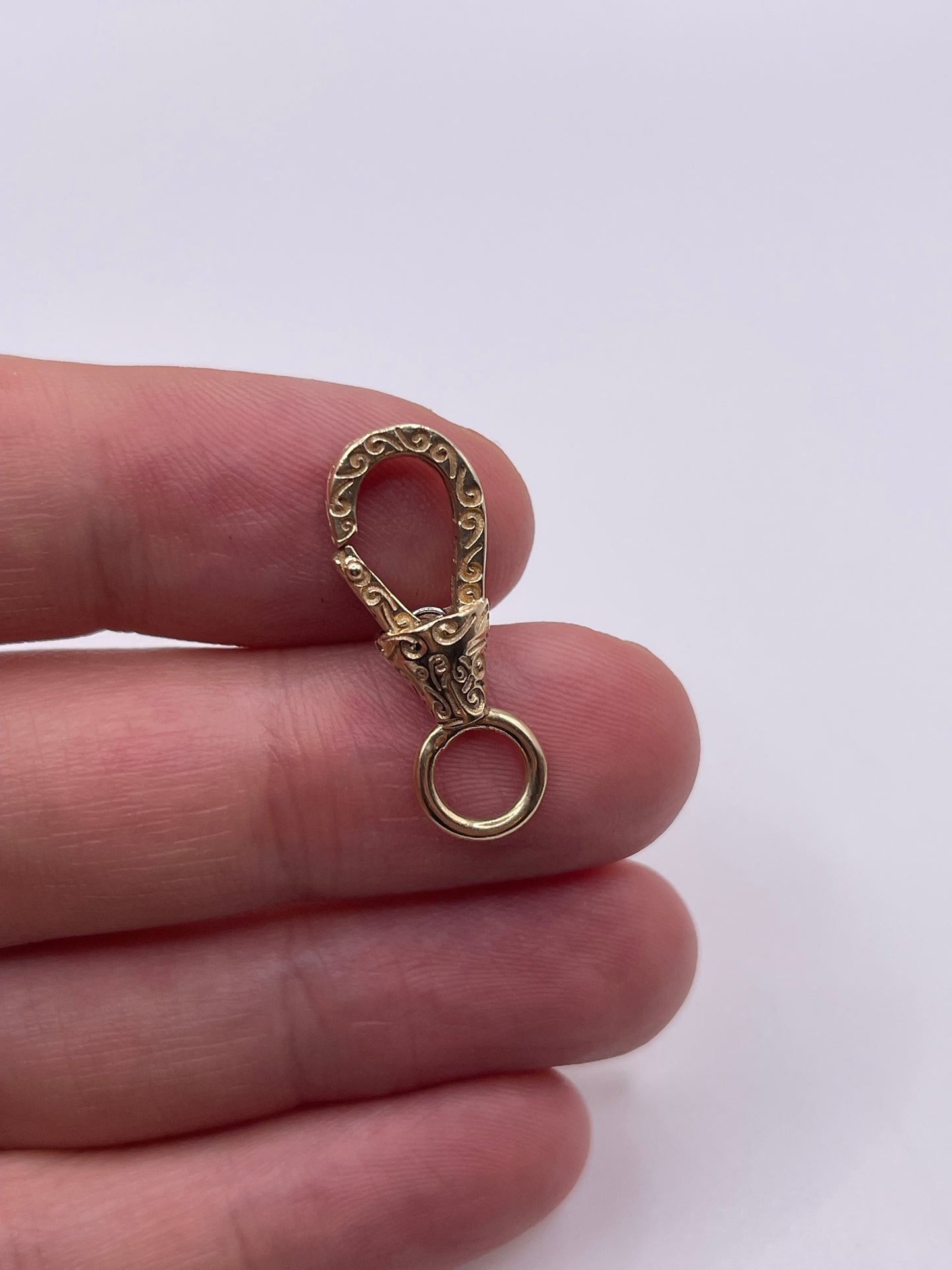 9ct gold engraved dog clip D