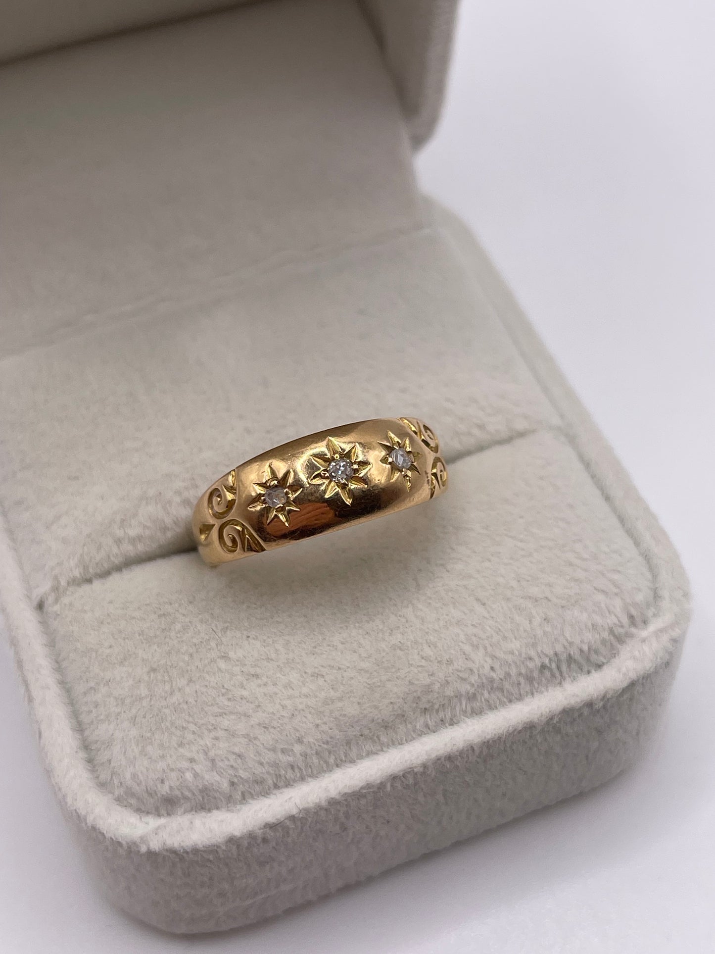 Antique 18ct gold diamond gypsy ring