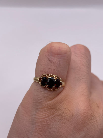 9ct gold garnet ring