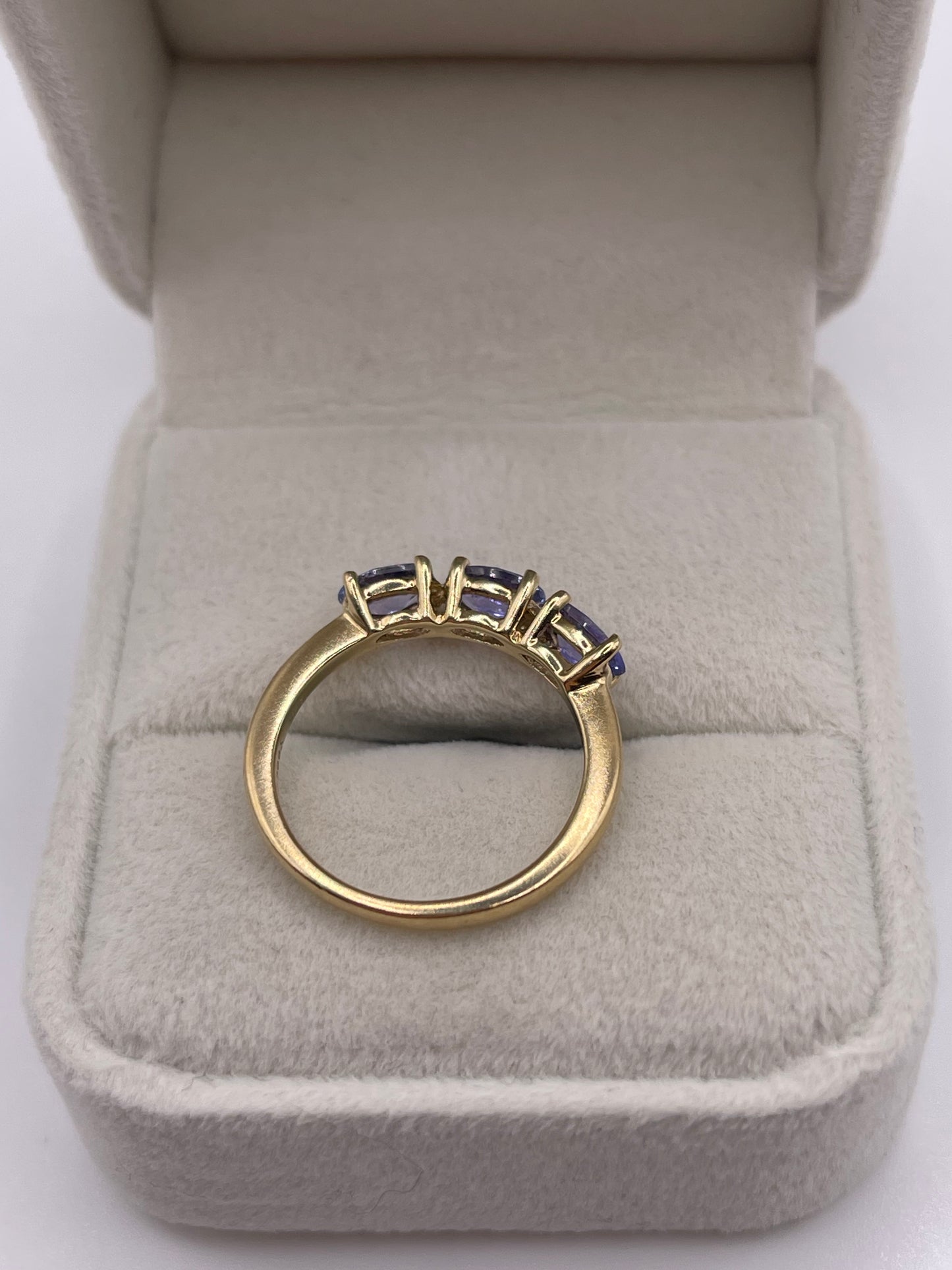 9ct gold tanzanite ring