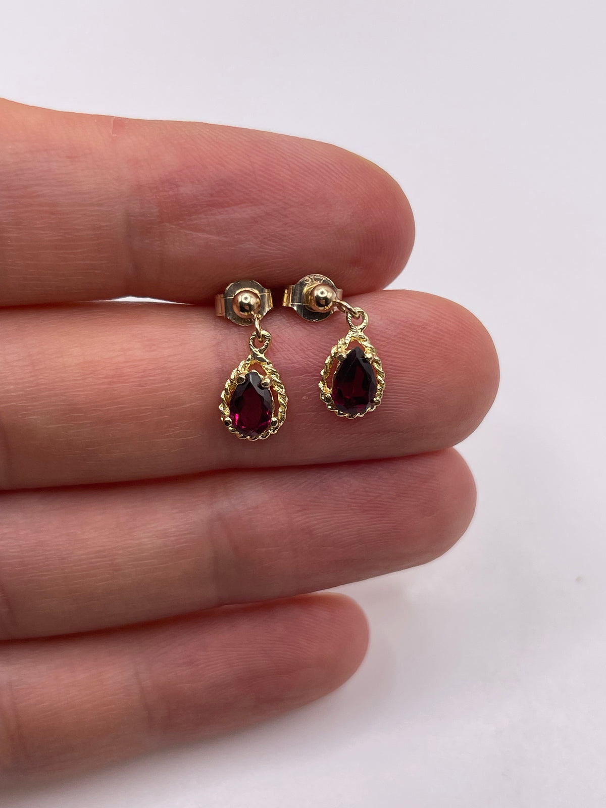 9ct gold garnet earrings