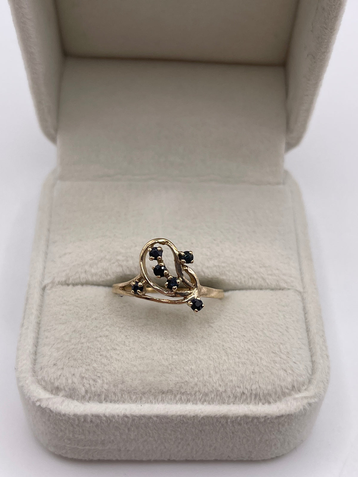 9ct gold sapphire ring