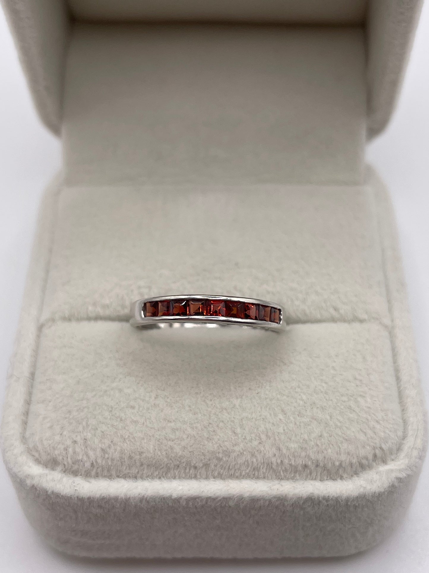 9ct white gold garnet ring