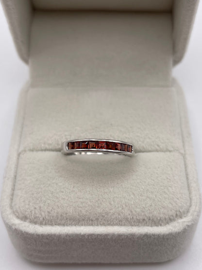 9ct white gold garnet ring