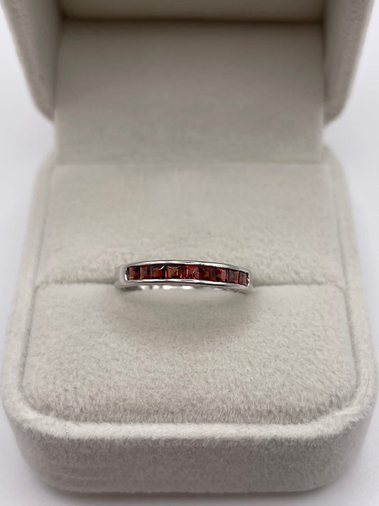 9ct white gold garnet ring