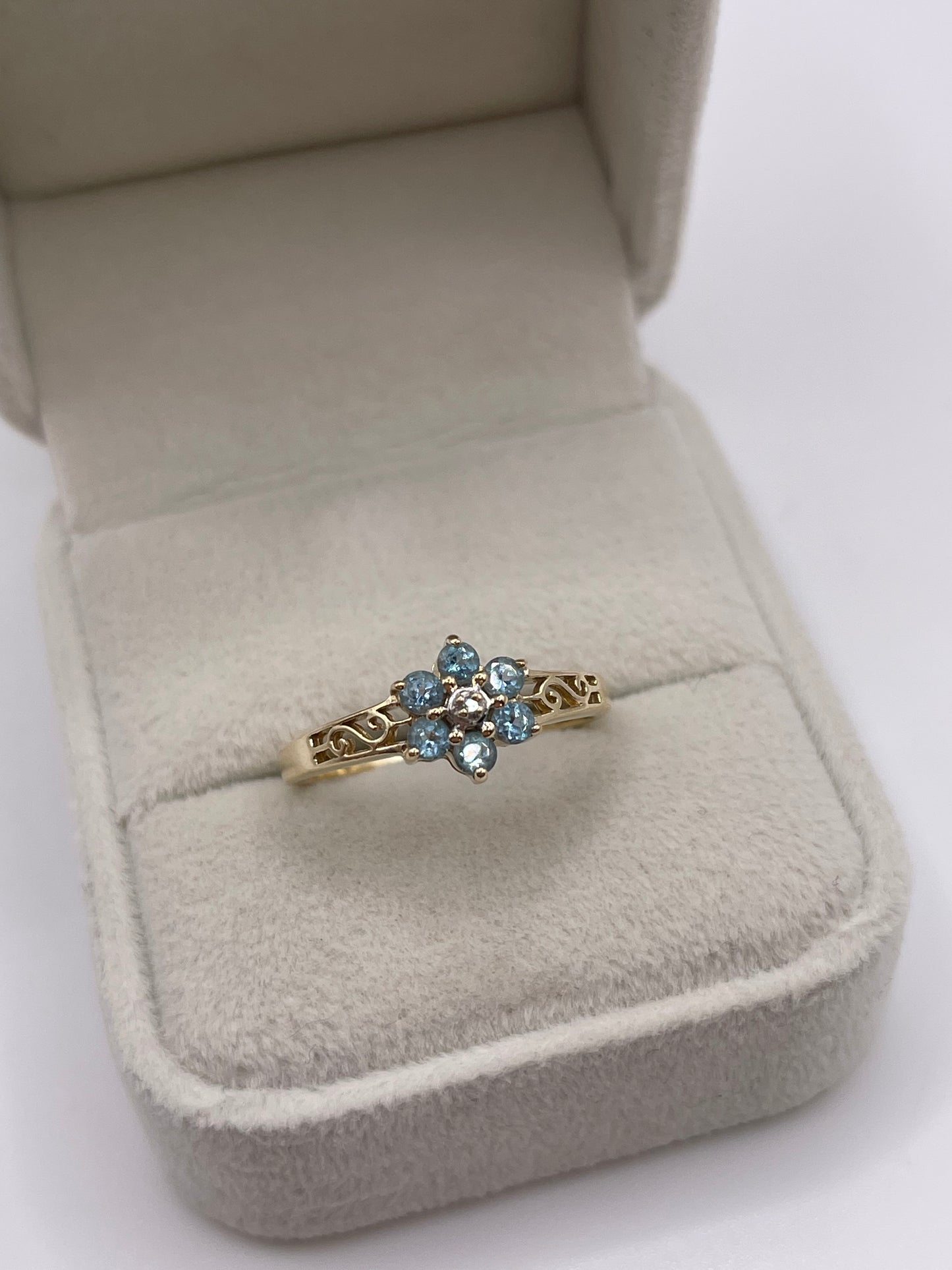 9ct gold topaz and diamond ring