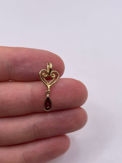 9ct gold garnet pendant