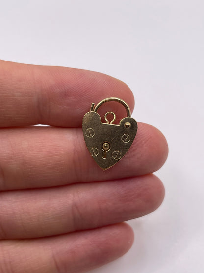 9ct gold padlock 1