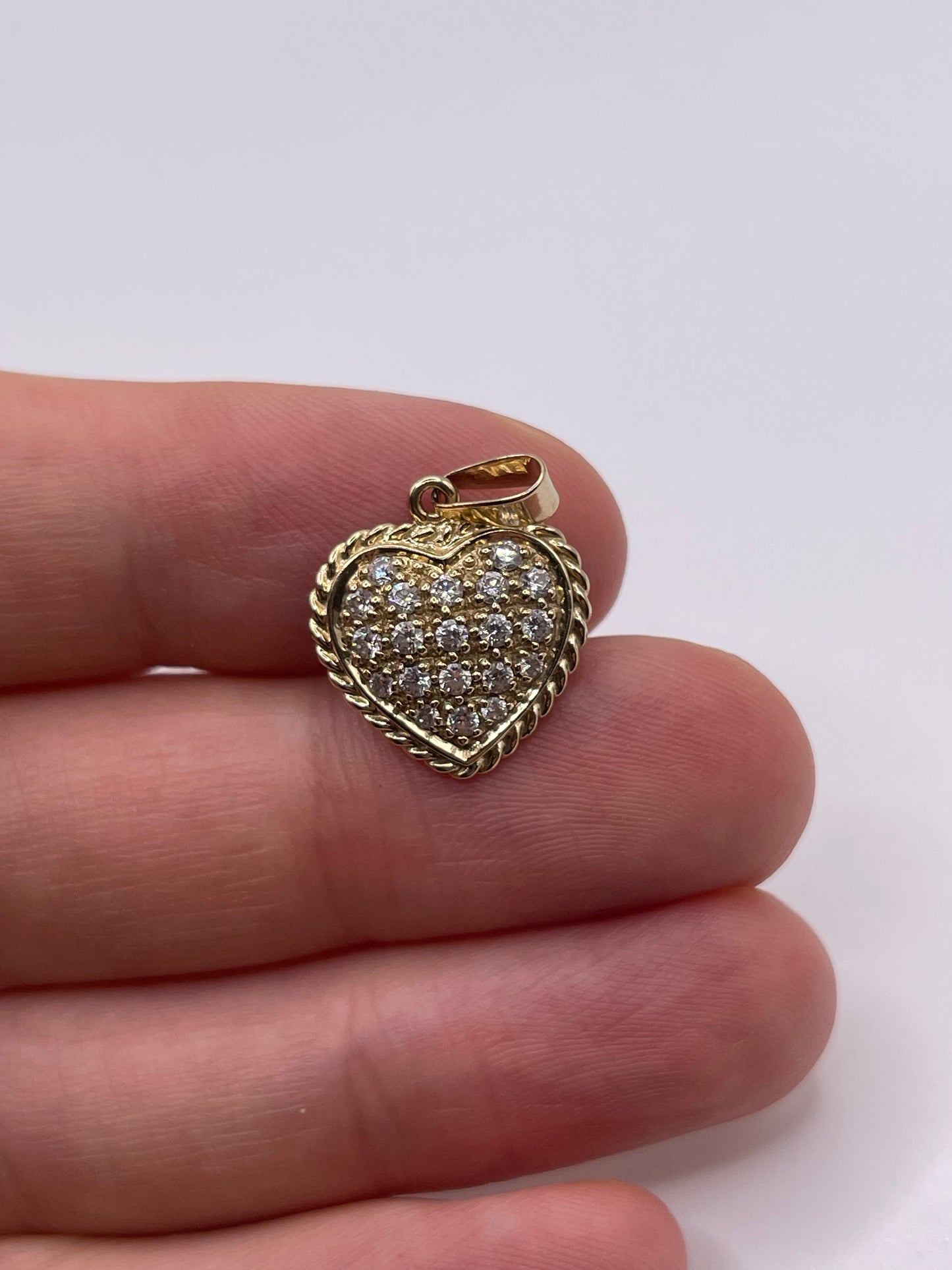 9ct gold cz heart pendant