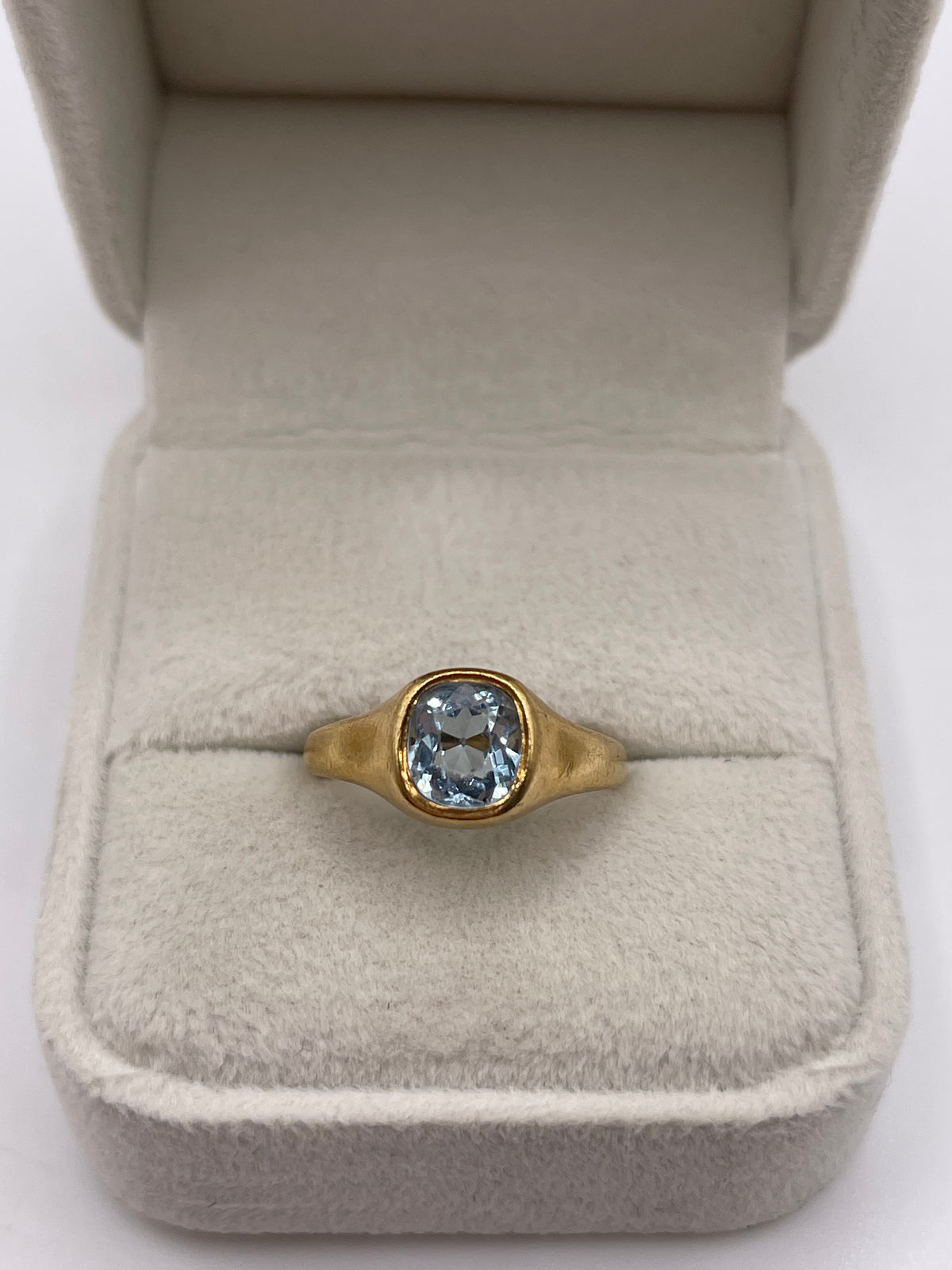Antique 18ct gold aquamarine ring