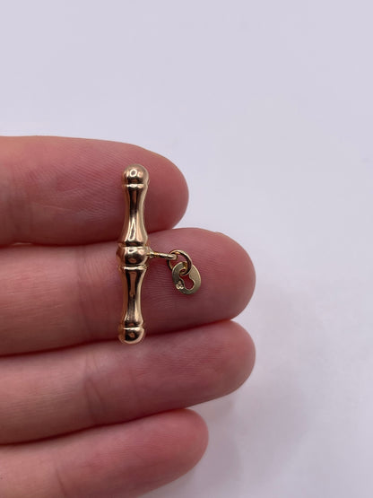 9ct gold t bar pendant