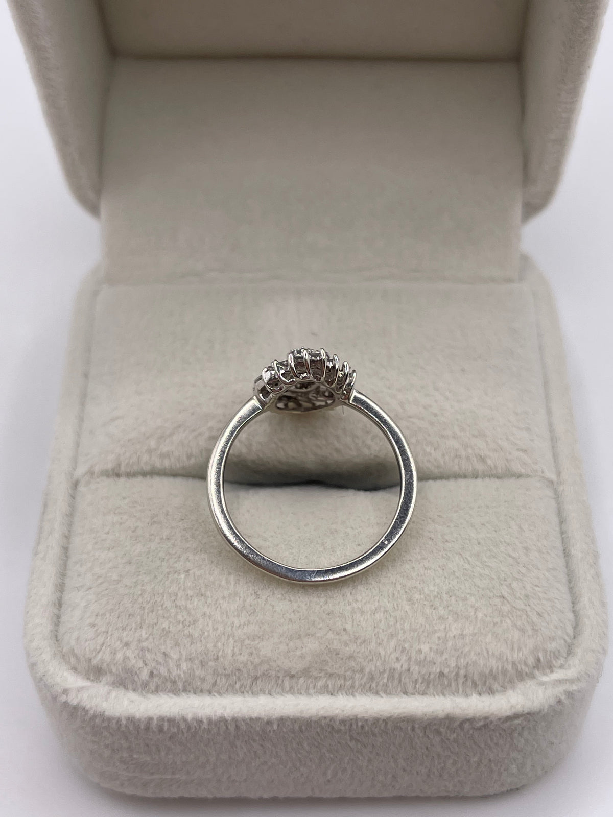 9ct white gold diamond cluster ring