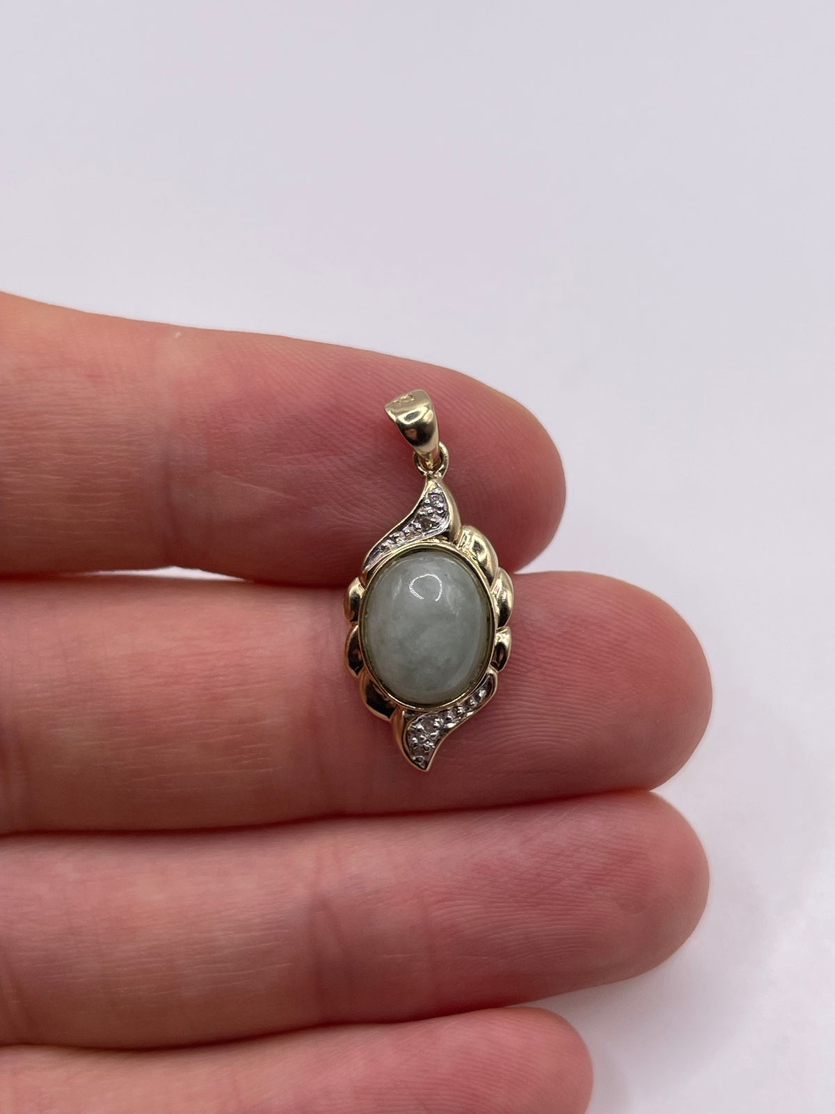 9ct gold jade and diamond pendant