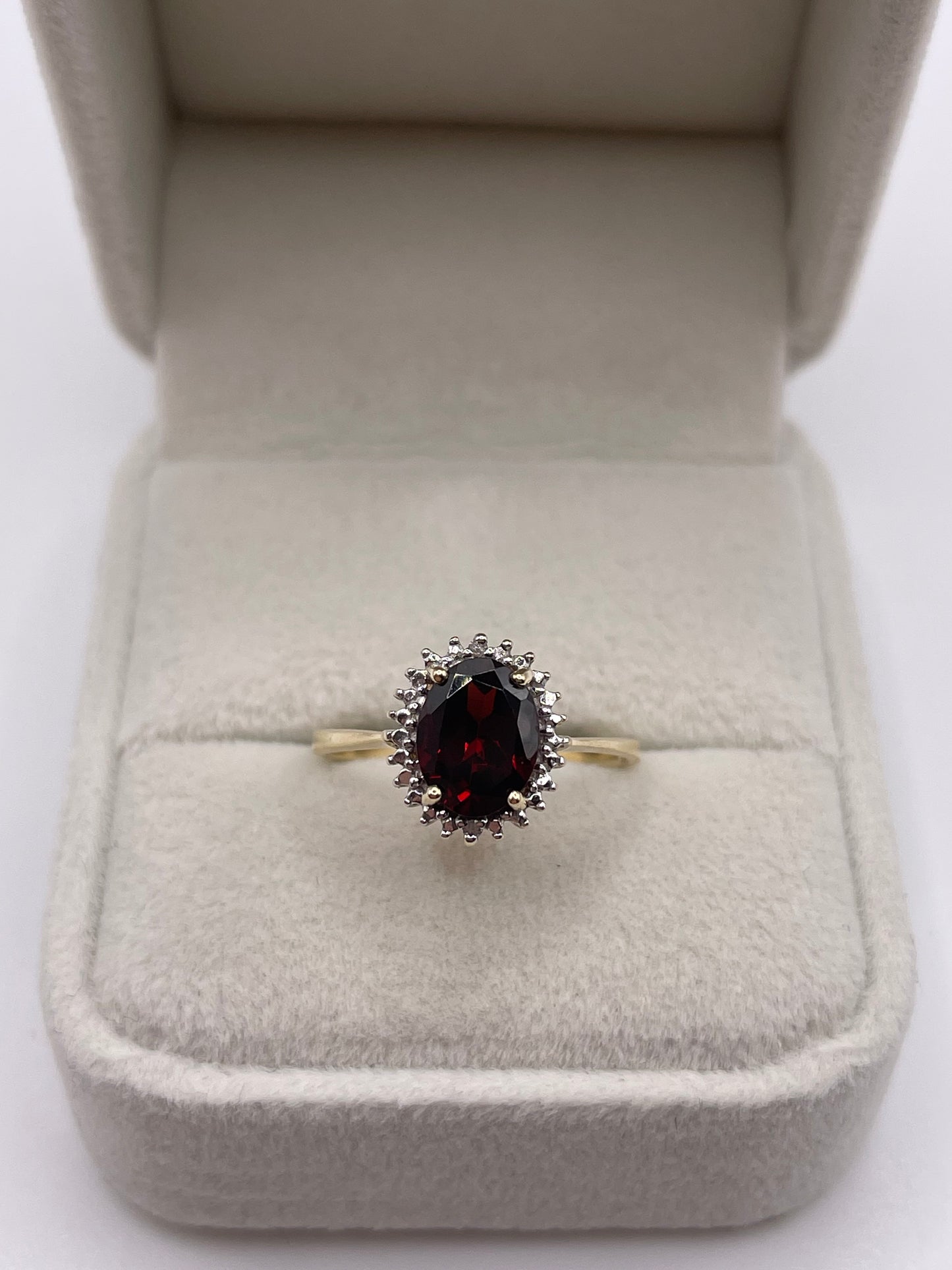 9ct gold garnet and diamond ring
