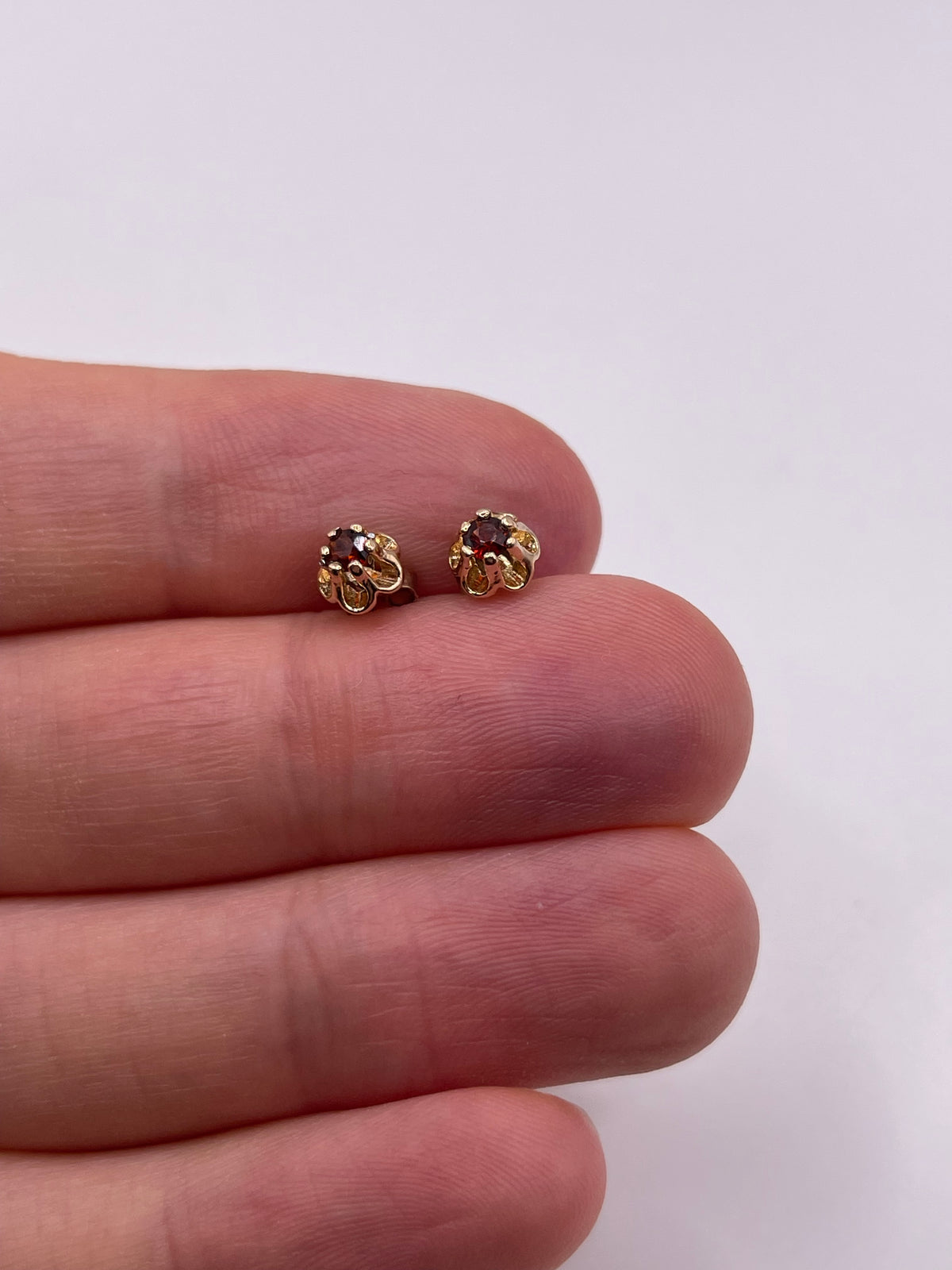 9ct gold garnet earrings