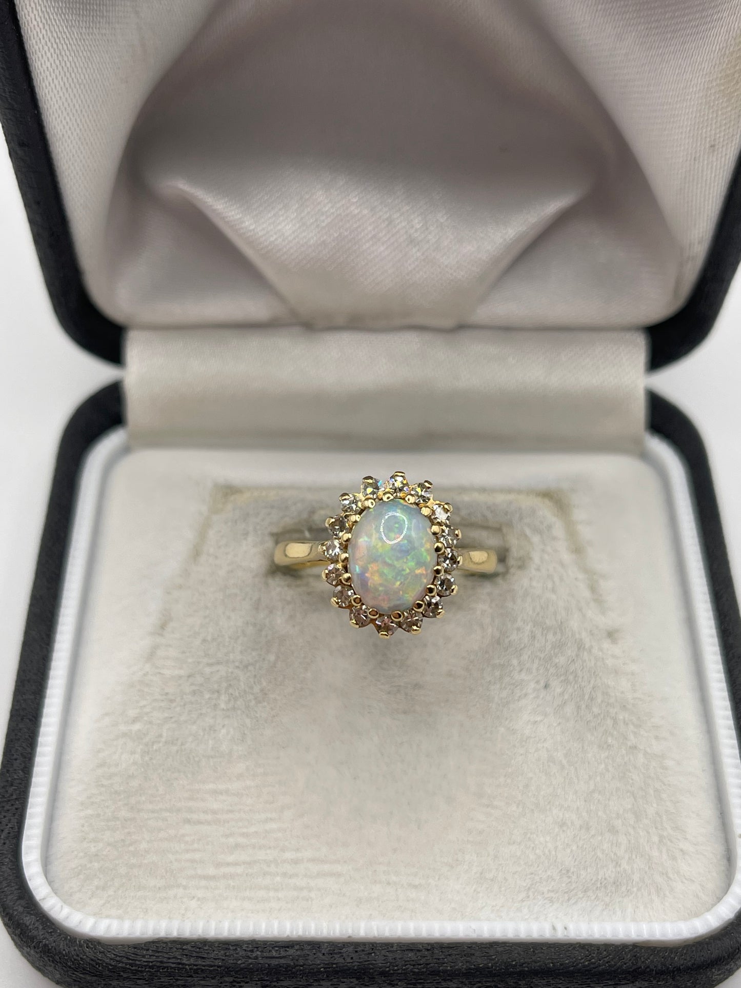 18ct gold opal and diamond ring