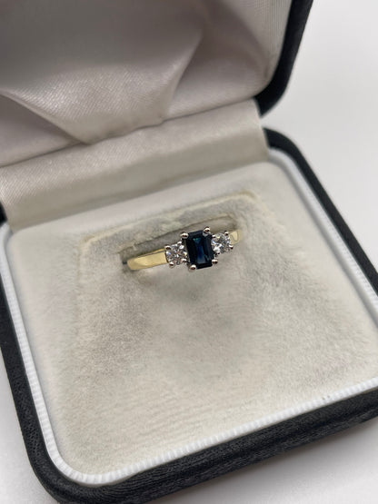 18ct gold sapphire and diamond ring