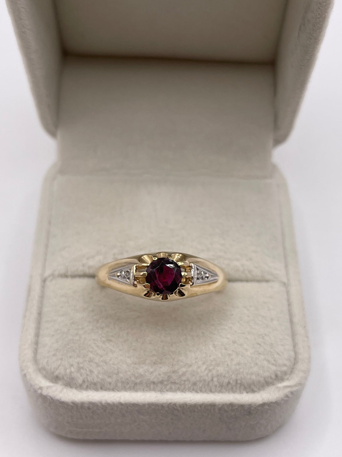 9ct gold garnet and diamond ring