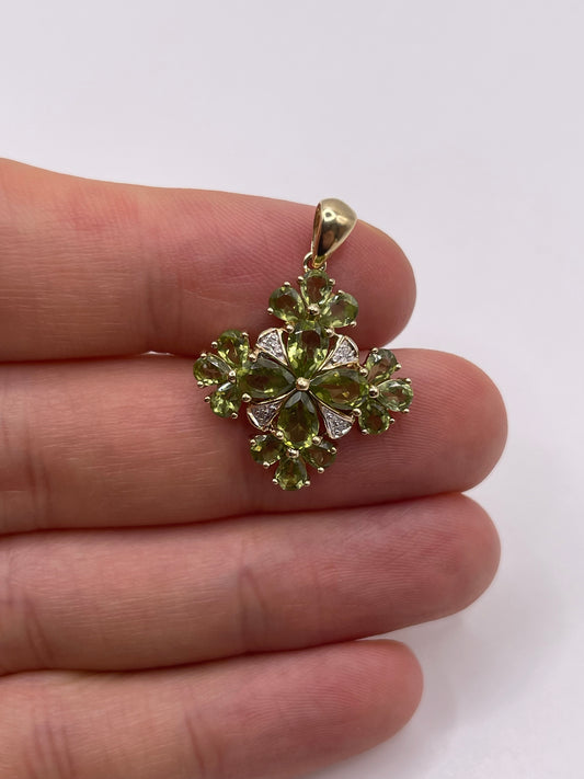 9ct gold peridot and diamond pendant