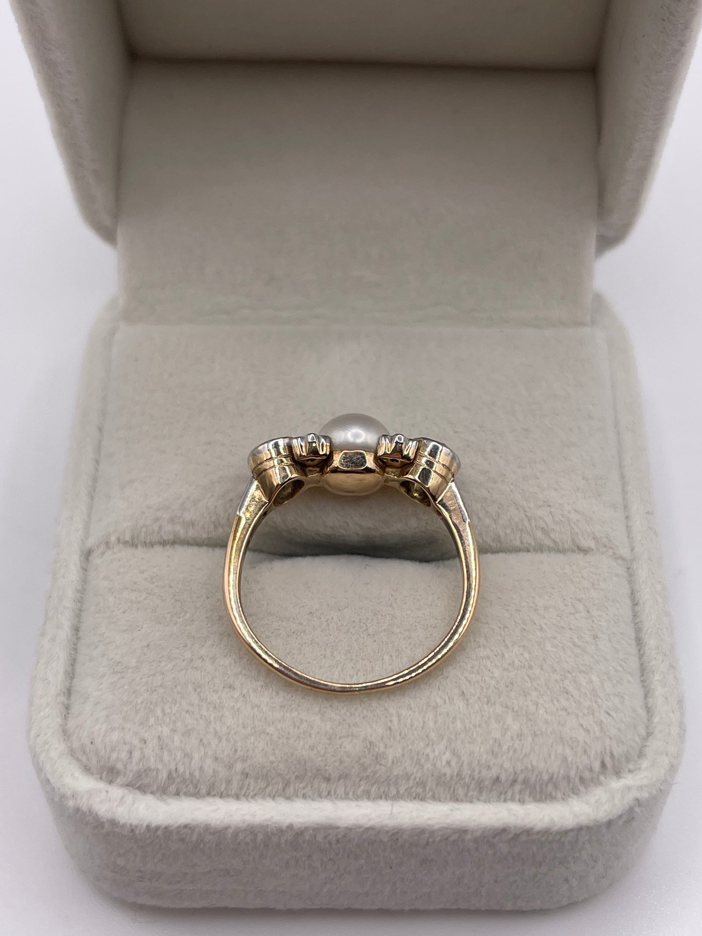 18ct gold pearl and diamond ring