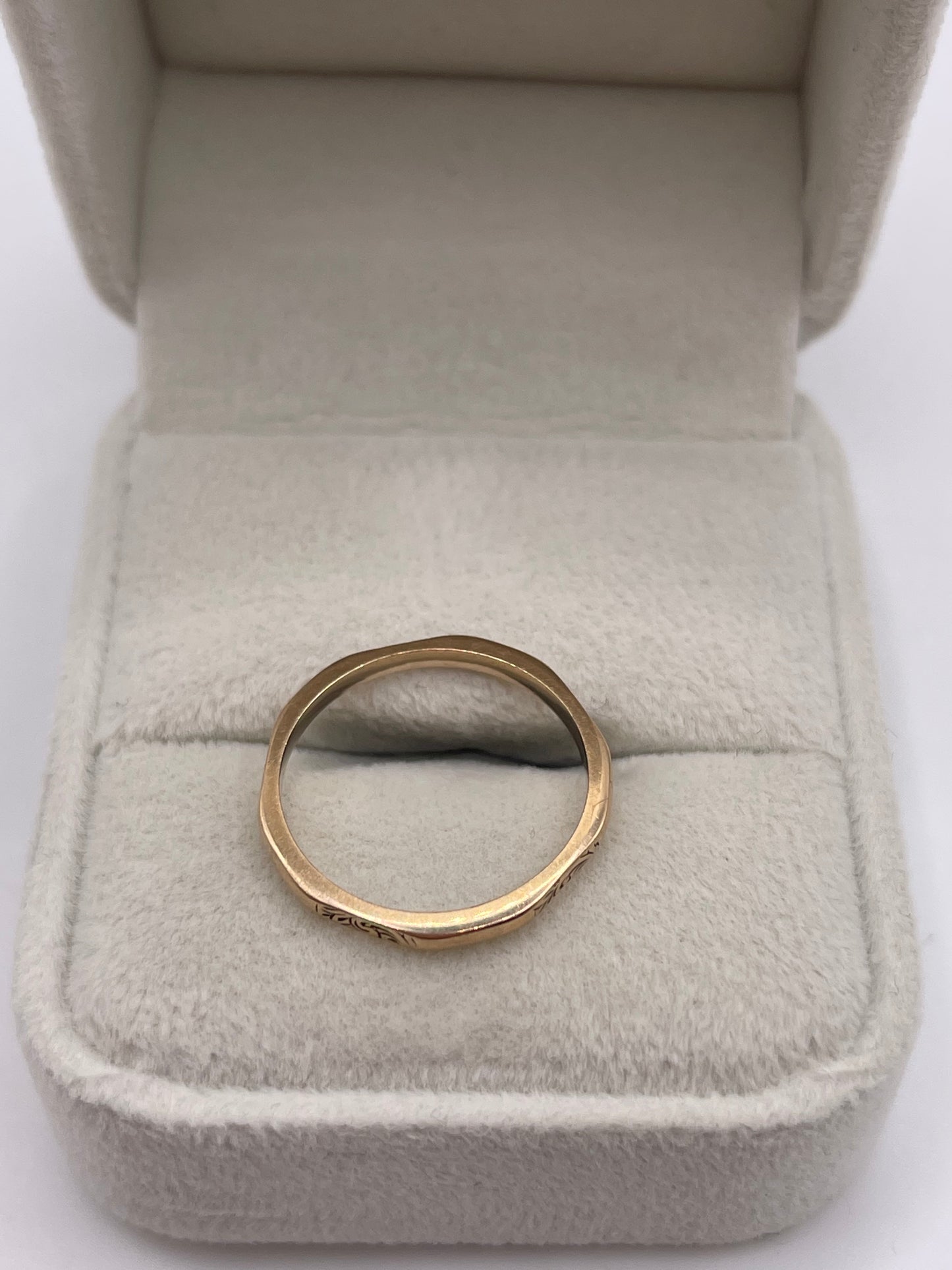 9ct rose gold patterned band