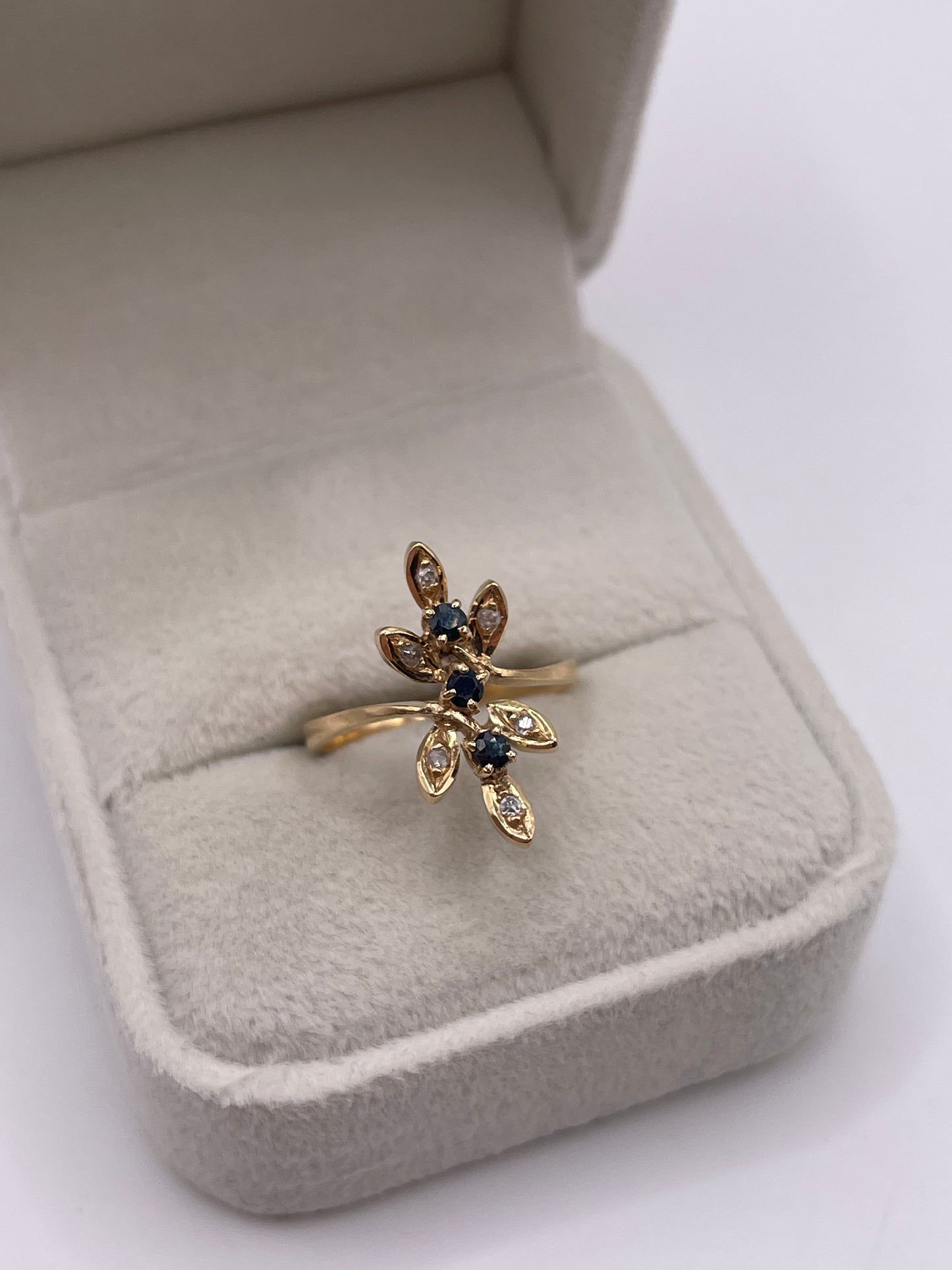 9ct gold sapphire and diamond ring