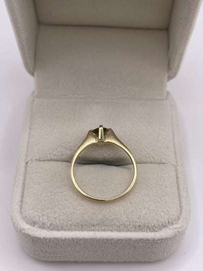9ct gold quartz ring