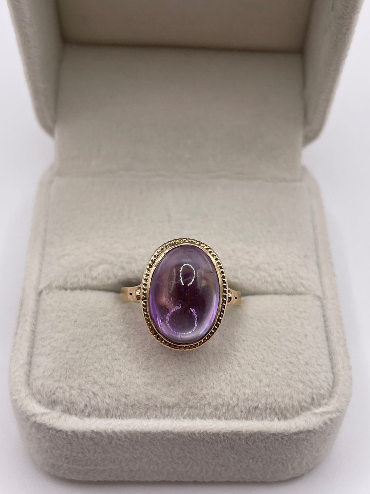 9ct gold cabochon amethyst ring