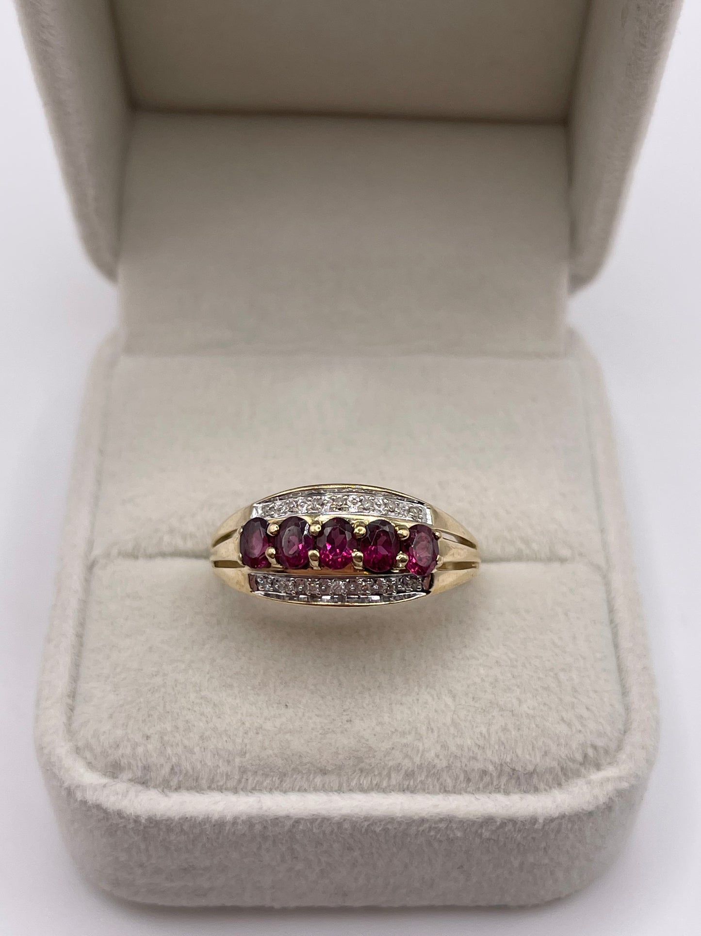 9ct gold garnet and diamond ring