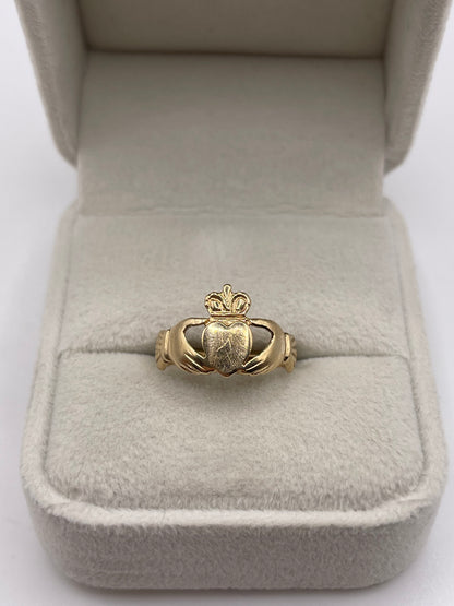 9ct gold claddagh ring
