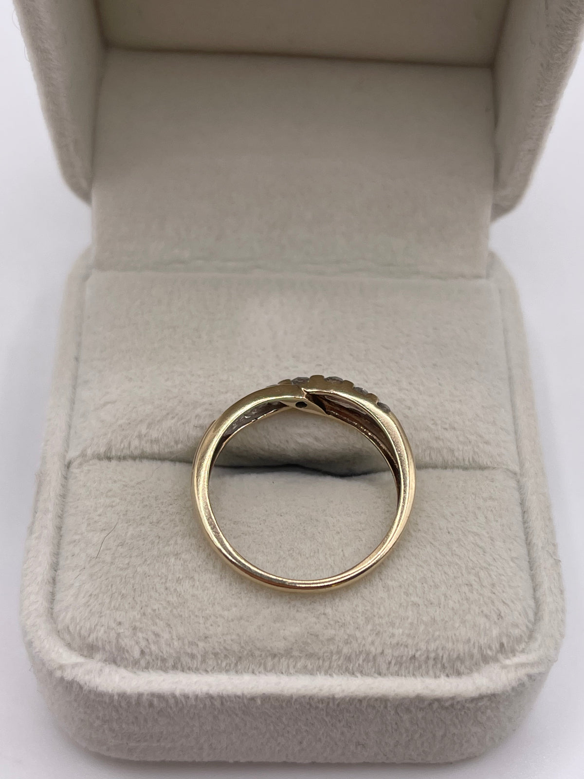 9ct gold diamond ring