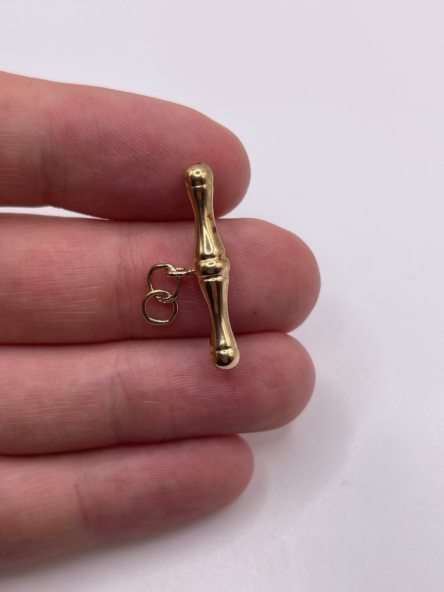 9ct gold t bar pendant