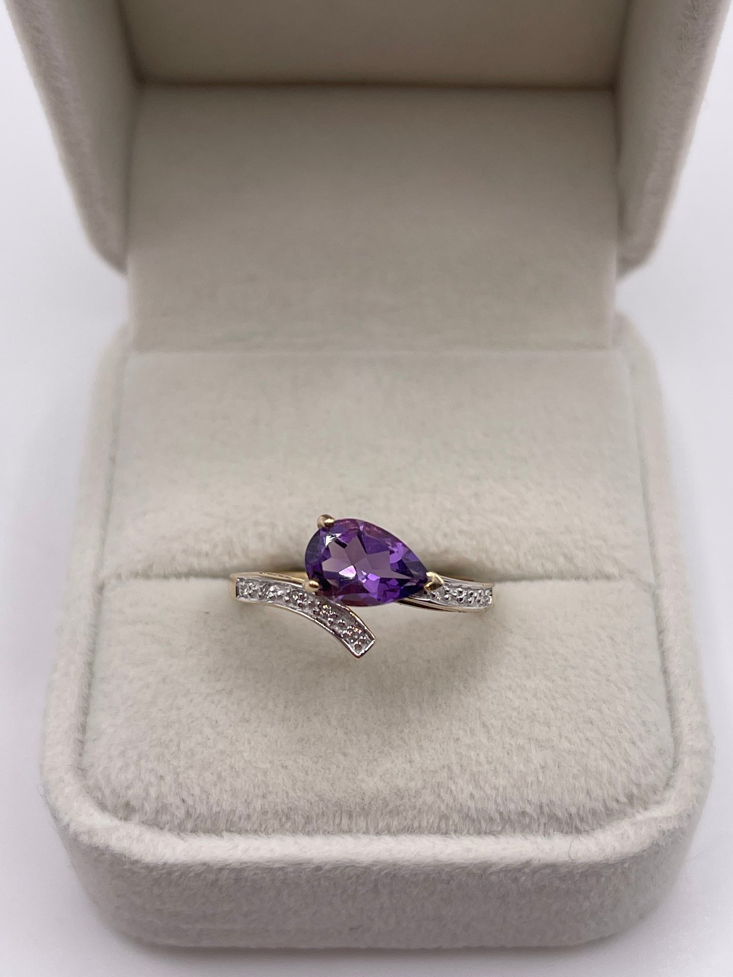 9ct gold amethyst and diamond ring
