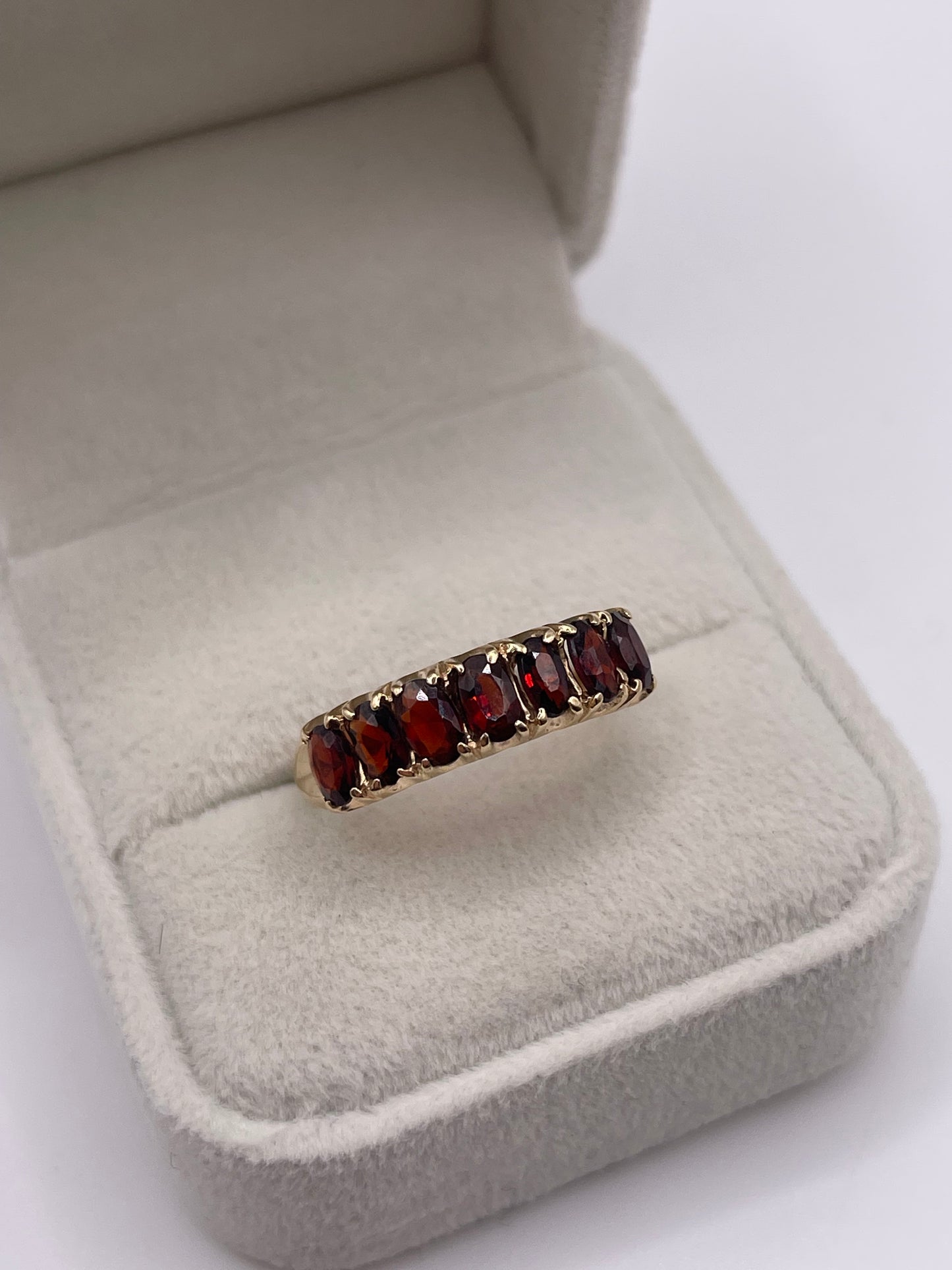 9ct gold garnet ring