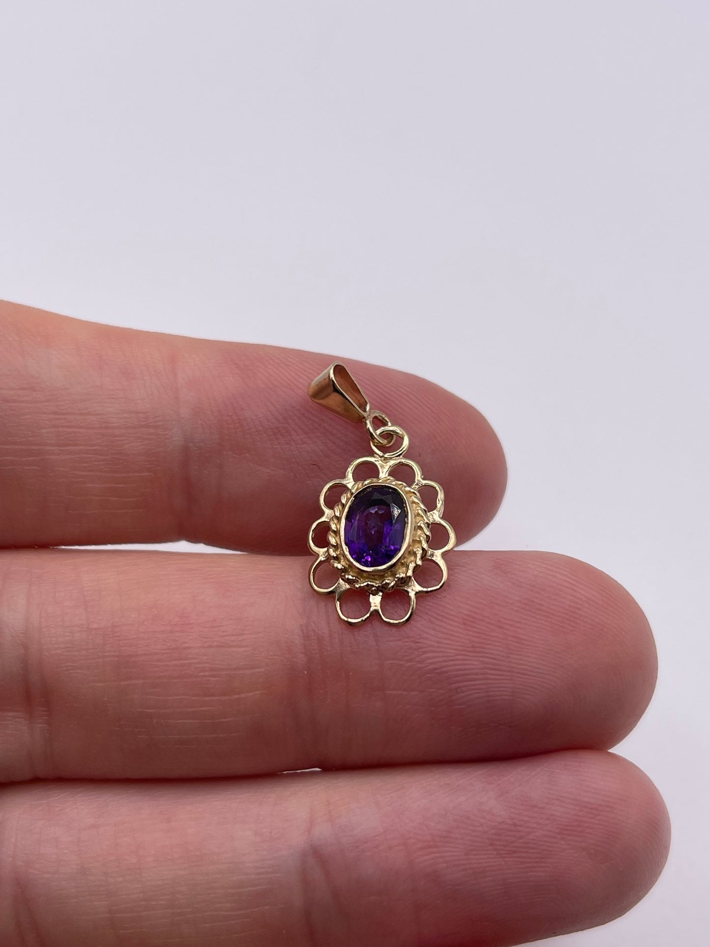 9ct gold amethyst pendant