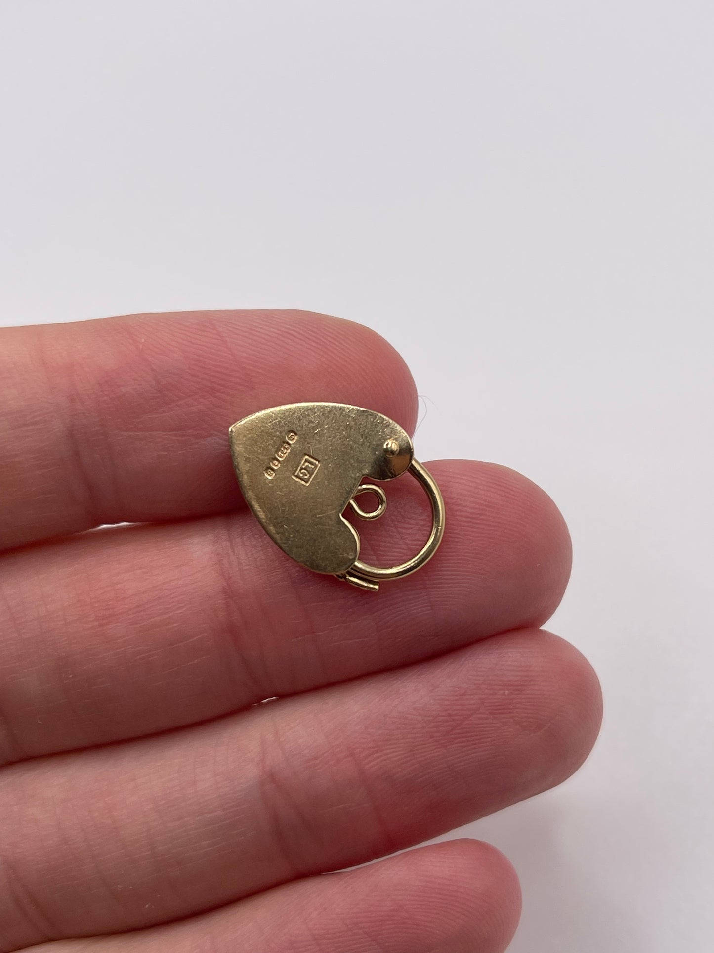 9ct gold padlock 124