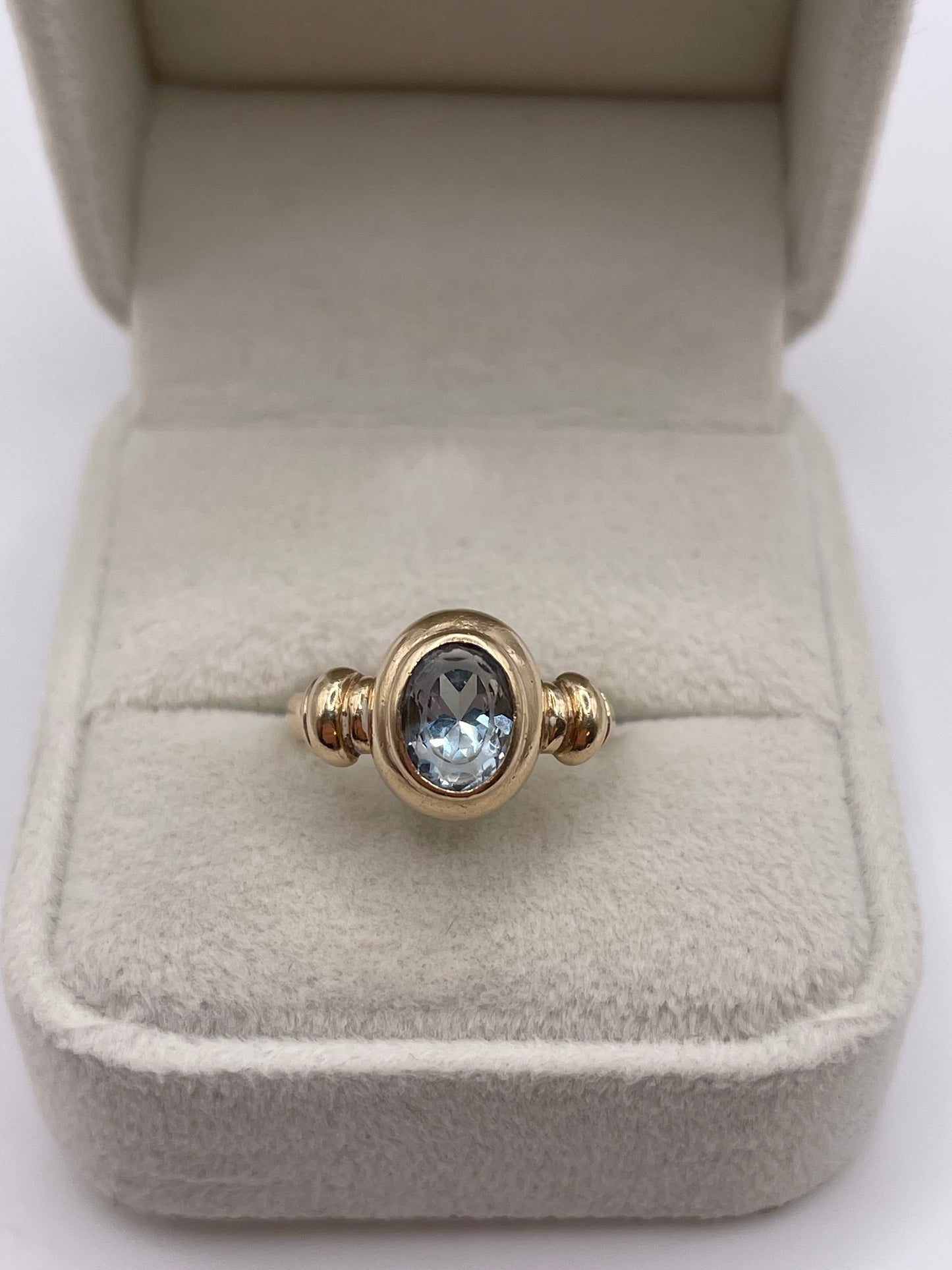 9ct gold blue topaz ring