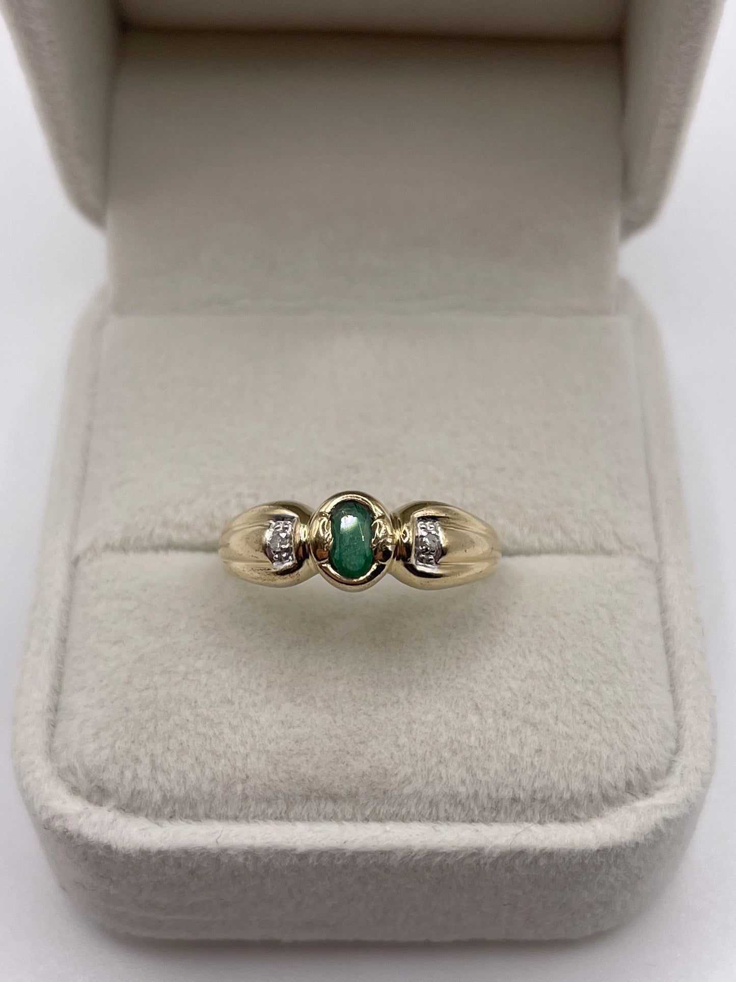 9ct gold emerald and diamond ring
