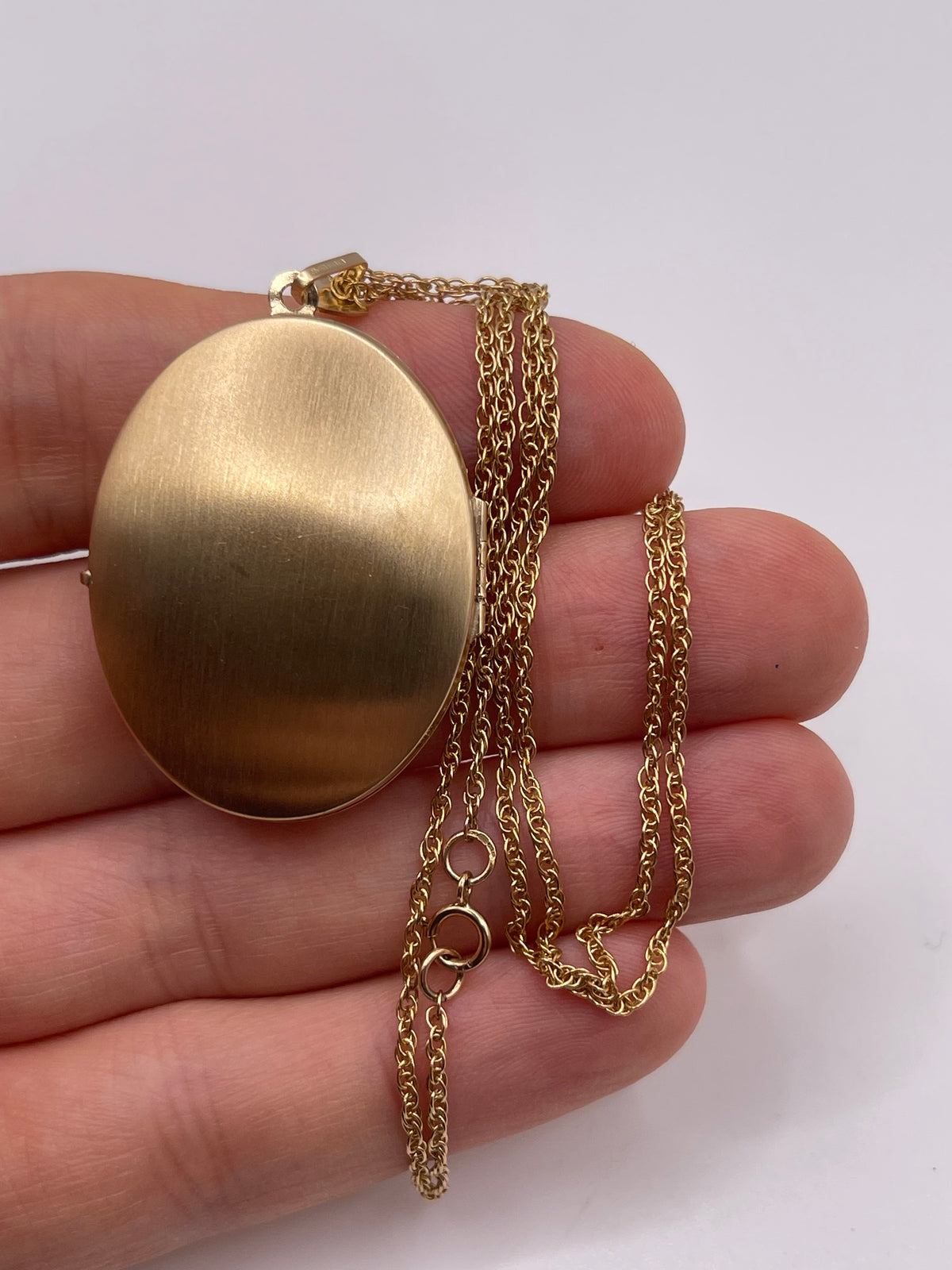 9ct gold locket necklace