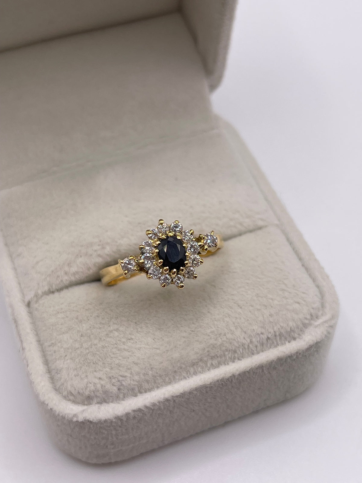 18ct gold sapphire and diamond ring