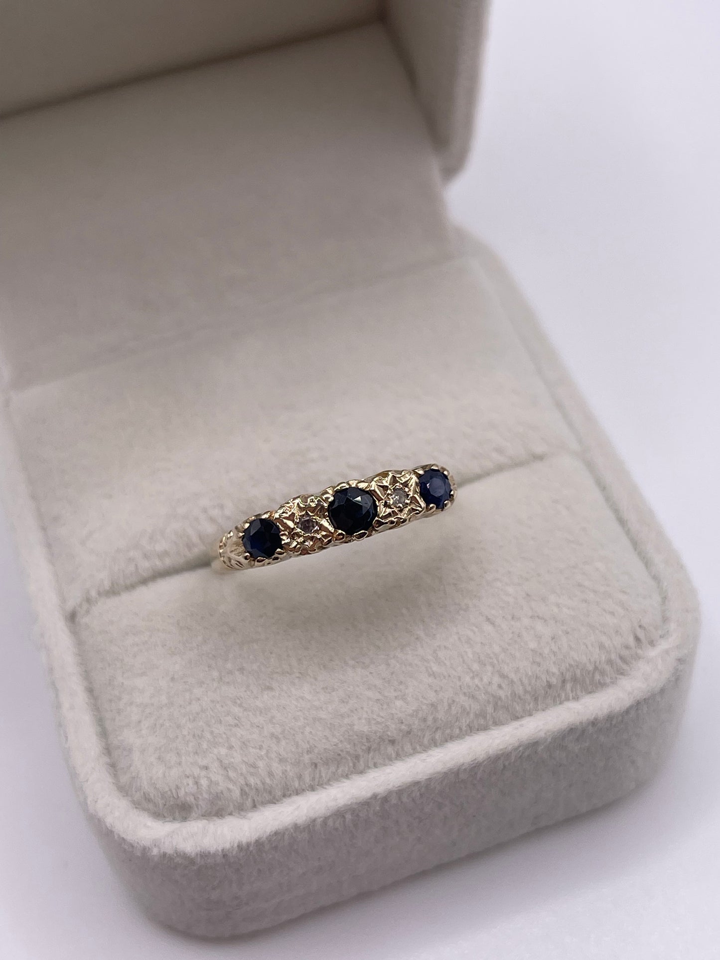 9ct gold sapphire and diamond ring