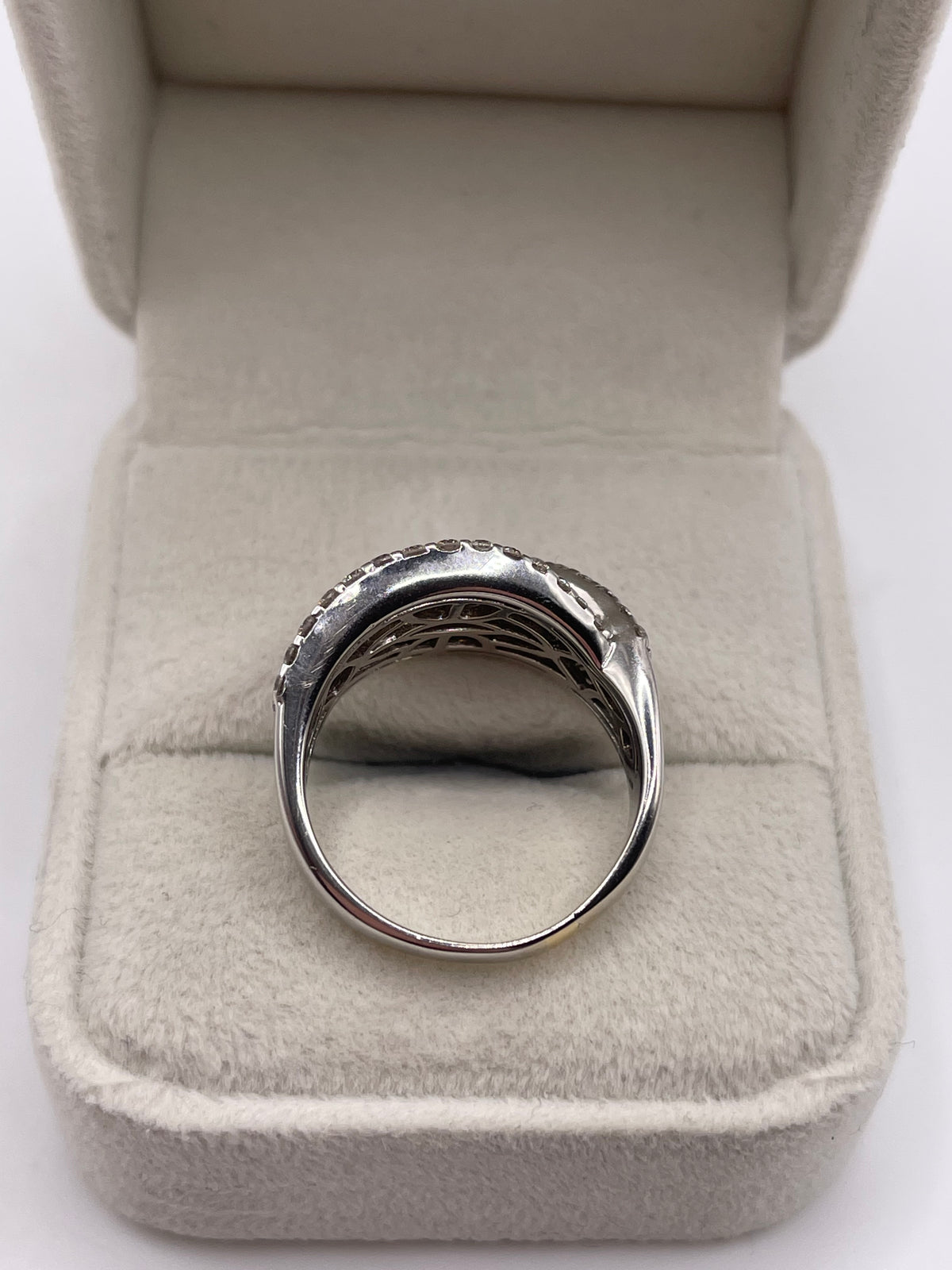 18ct white gold diamond cluster ring