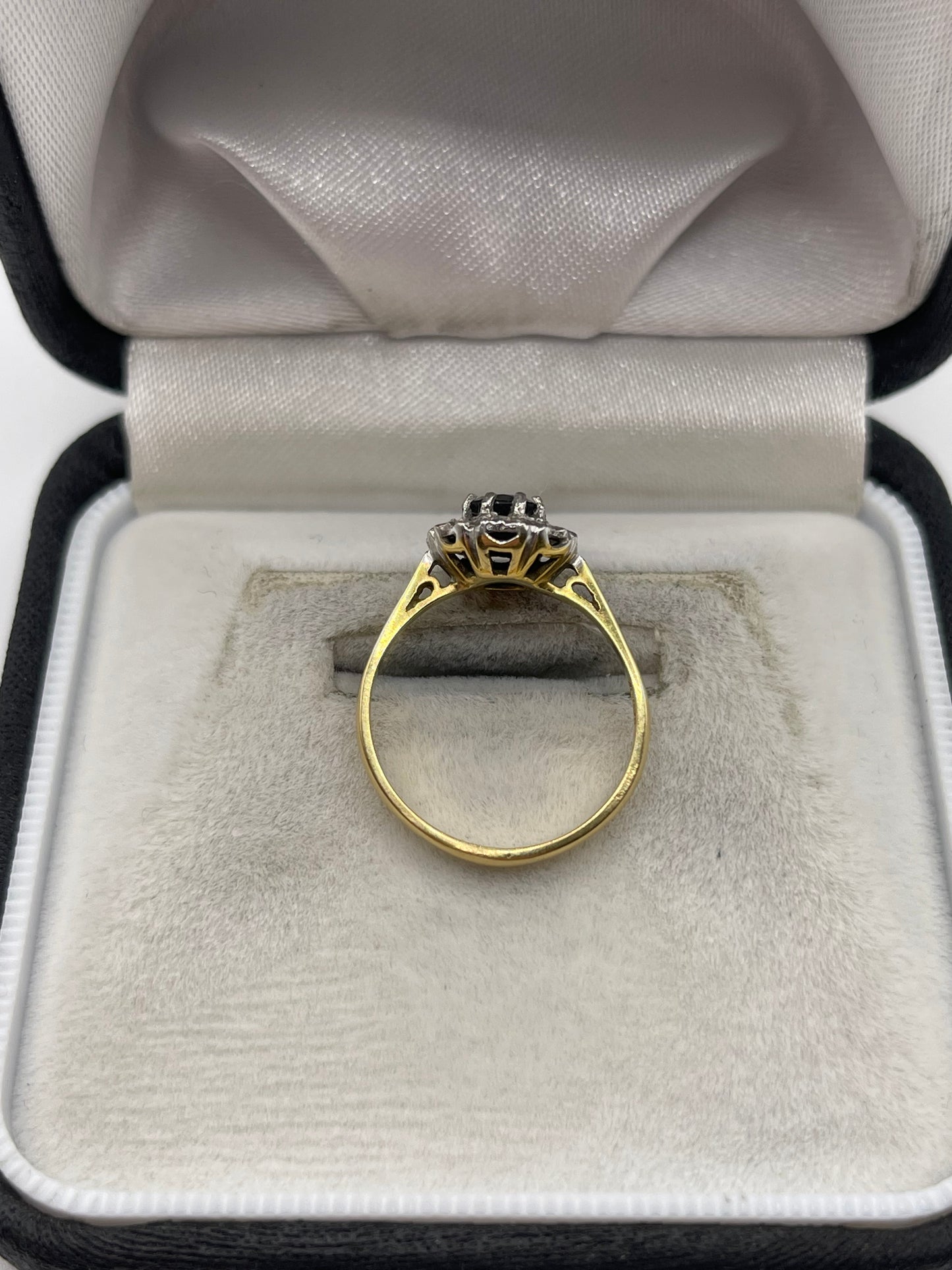18ct gold sapphire and diamond ring