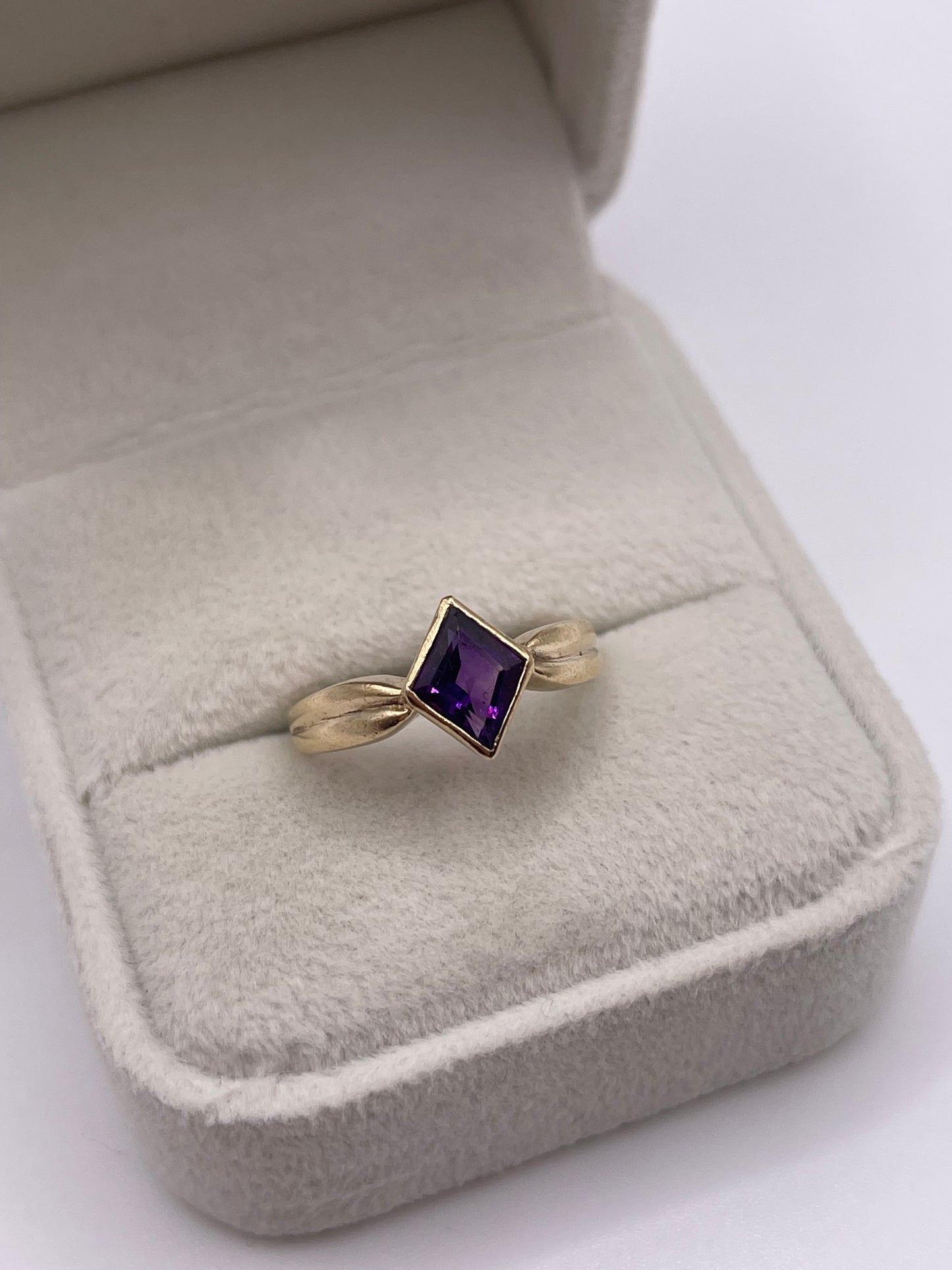 9ct gold amethyst ring