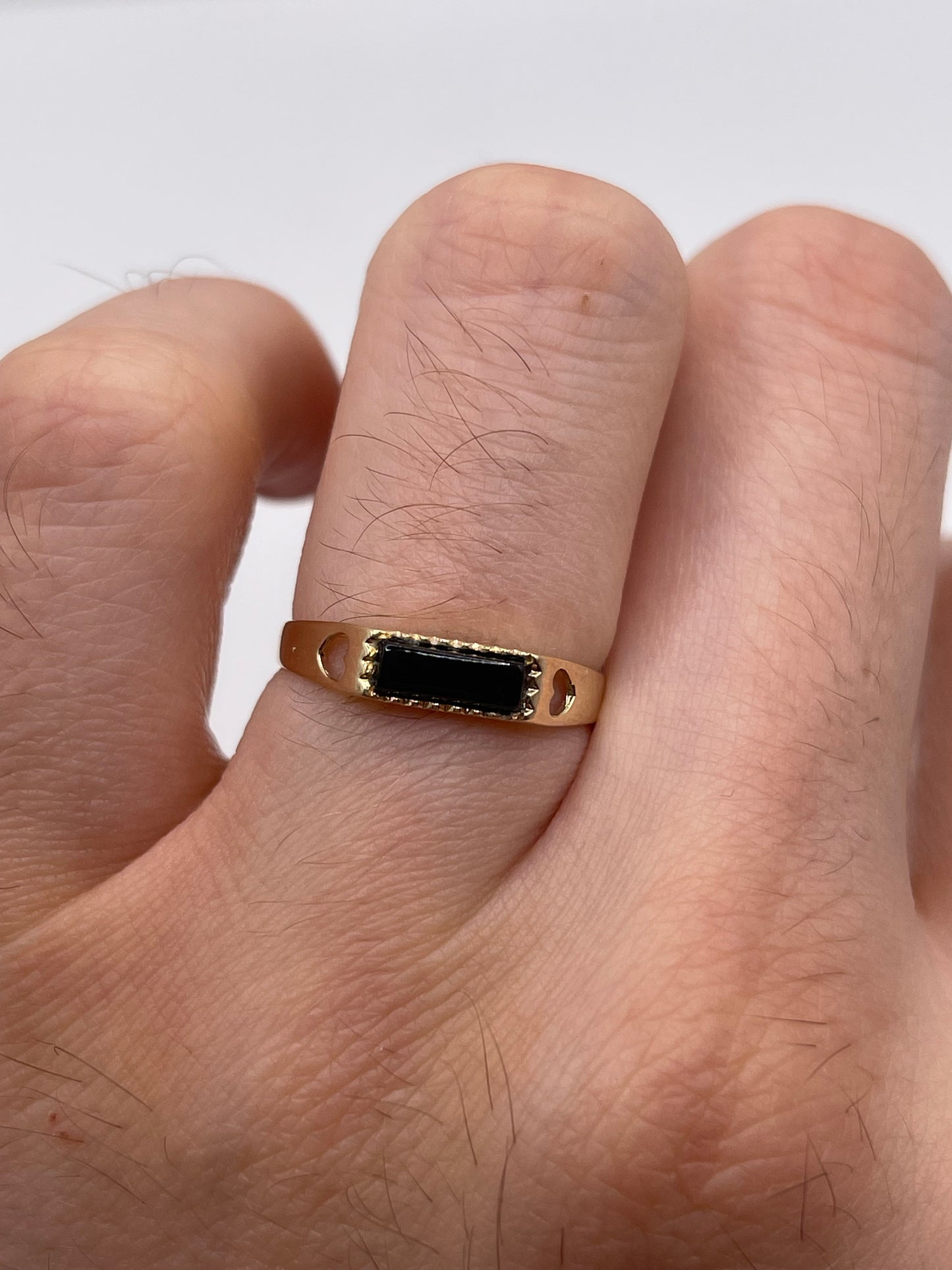 9ct gold onyx ring