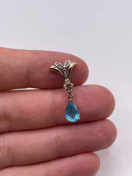 9ct gold topaz and diamond pendant